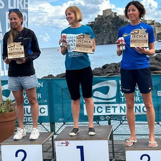 Nuoto: La vittoria del cuore per Marie Claire Deanoz che onora il fratello alle gare di Ischia