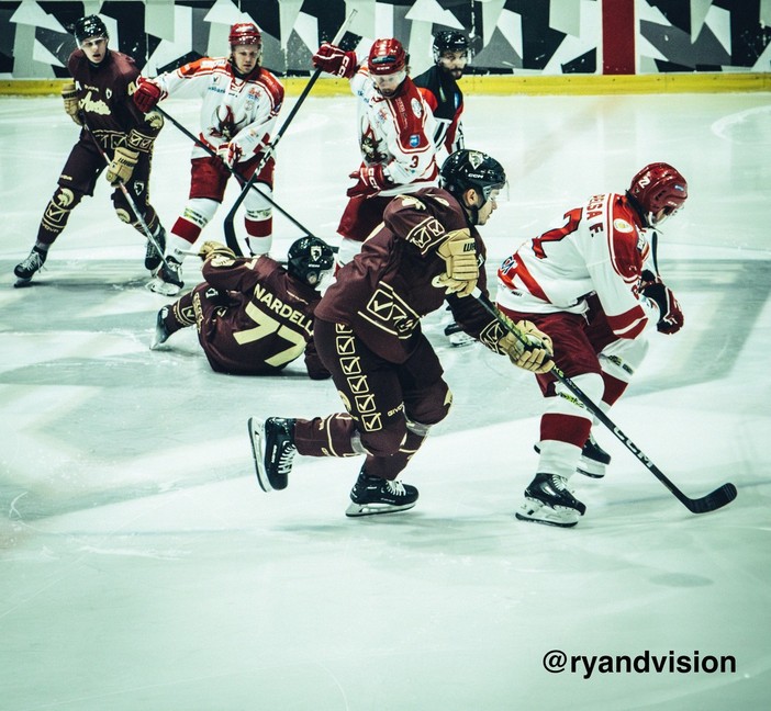 Hockey: 500 tifosi sugli spalti per la partita tra la squadra della Valle e le Civette di Alleghe